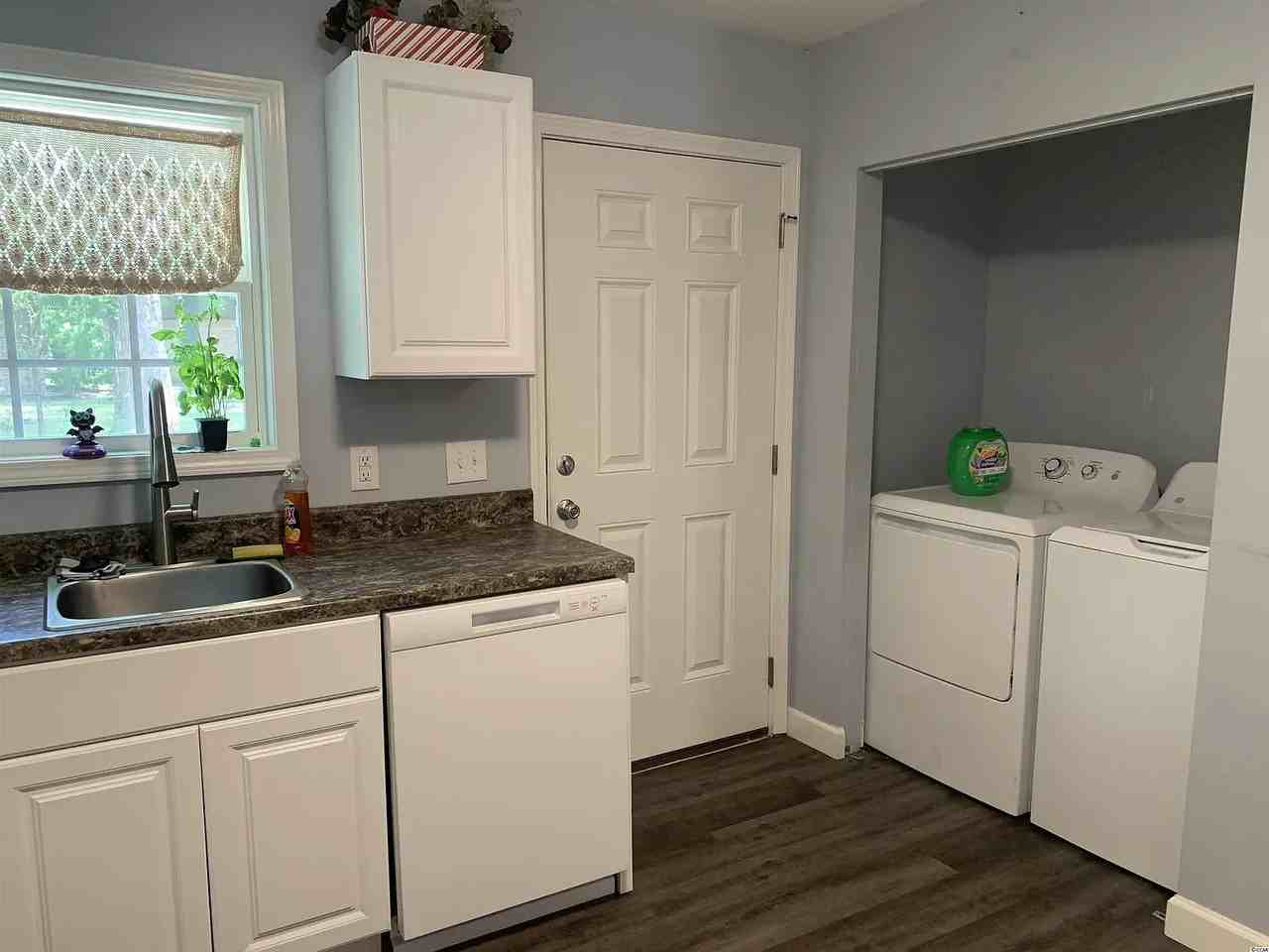 610 Lesia Ln #B - Photo 2 of 7