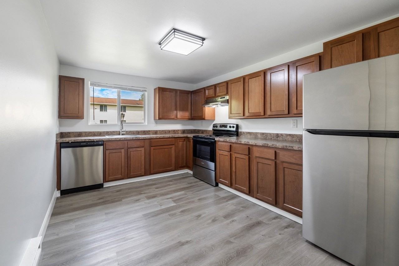 510 Warren St - Photo 4 of 16