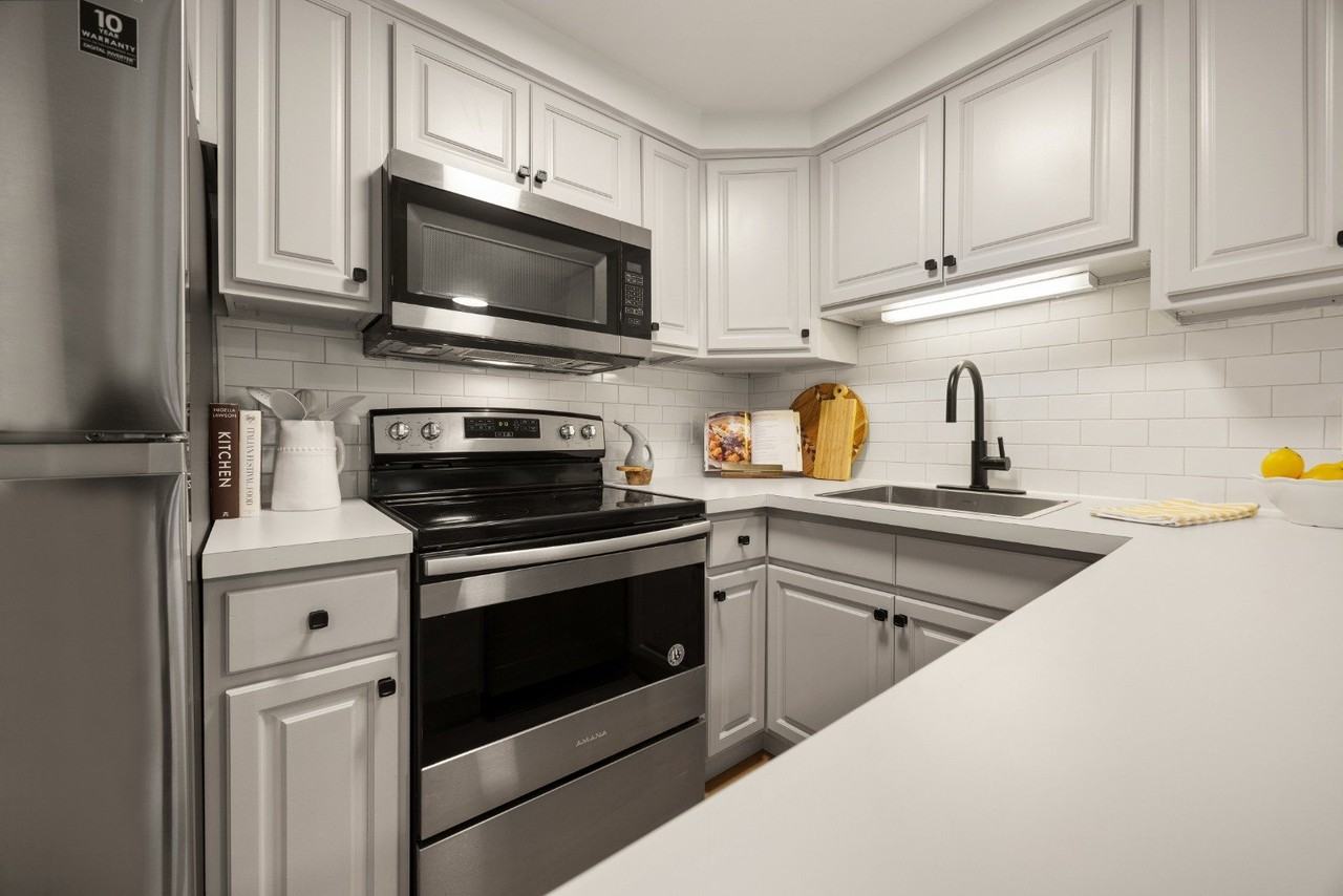 510 Warren St - Photo 6 of 16