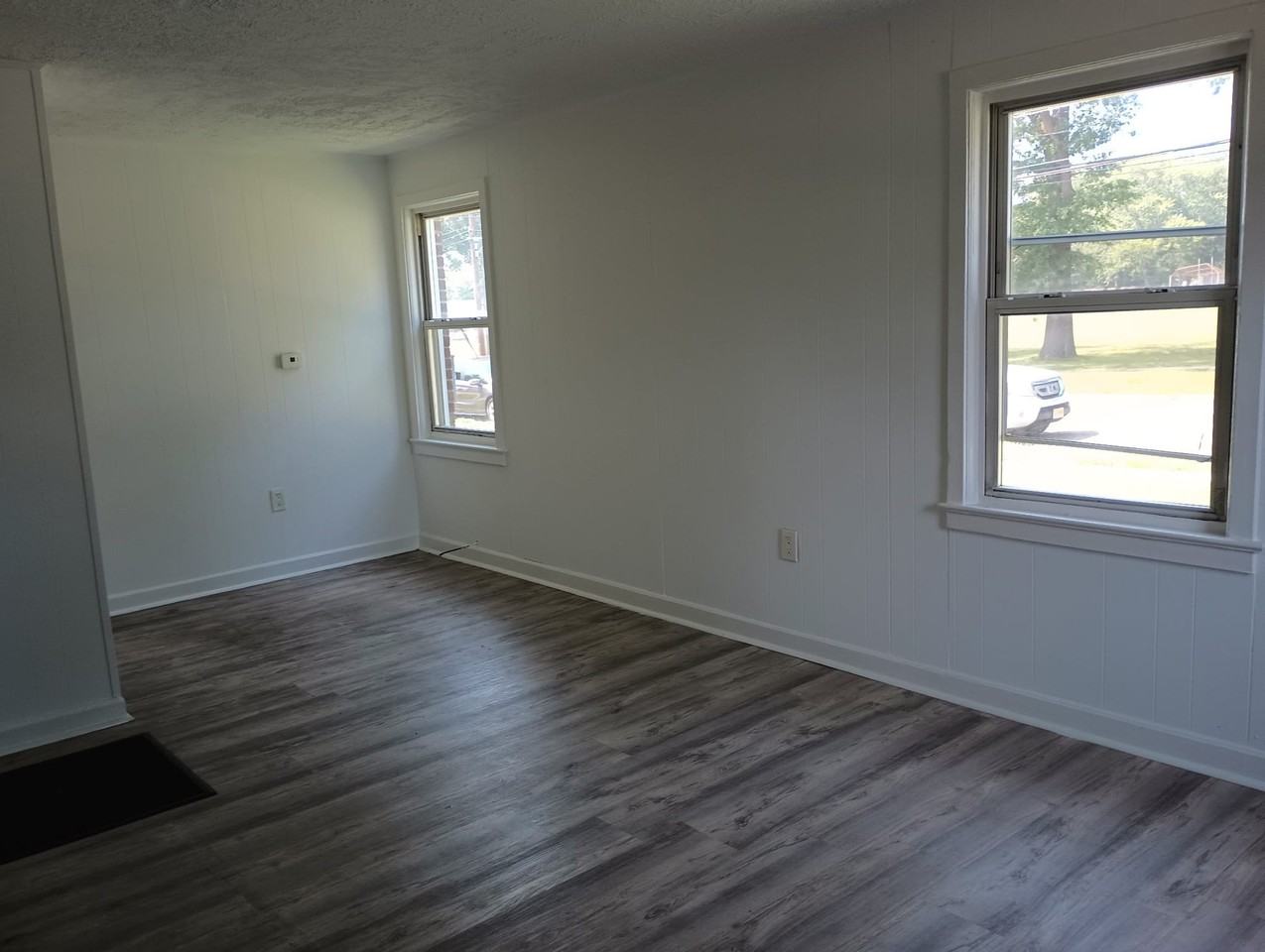 680 Willow Ave - Photo 5 of 12