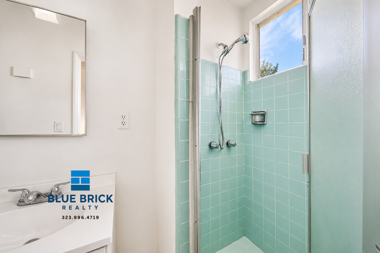6929 Whitsett Ave #1 - Photo 5 of 21