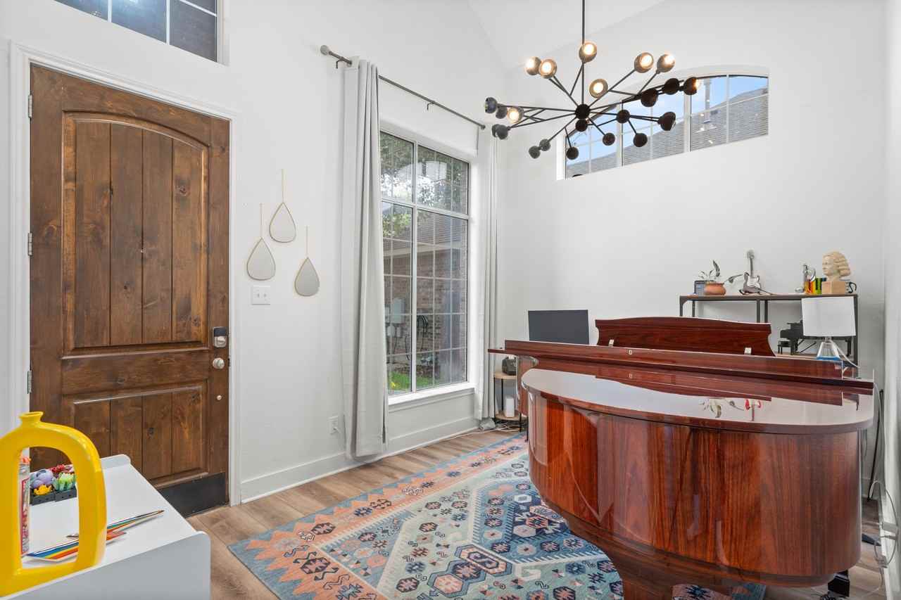 13917 Fallsprings Way - Photo 2 of 20