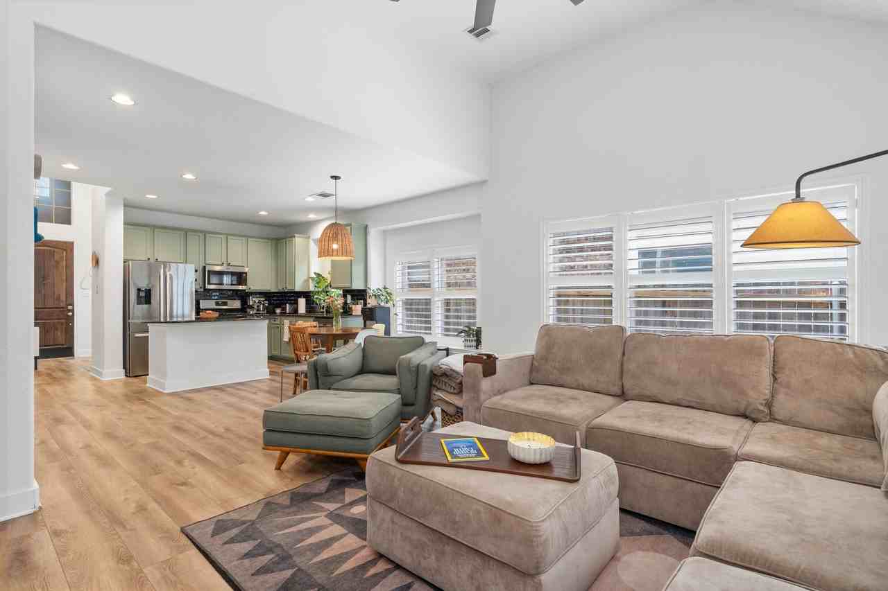 13917 Fallsprings Way - Photo 7 of 20