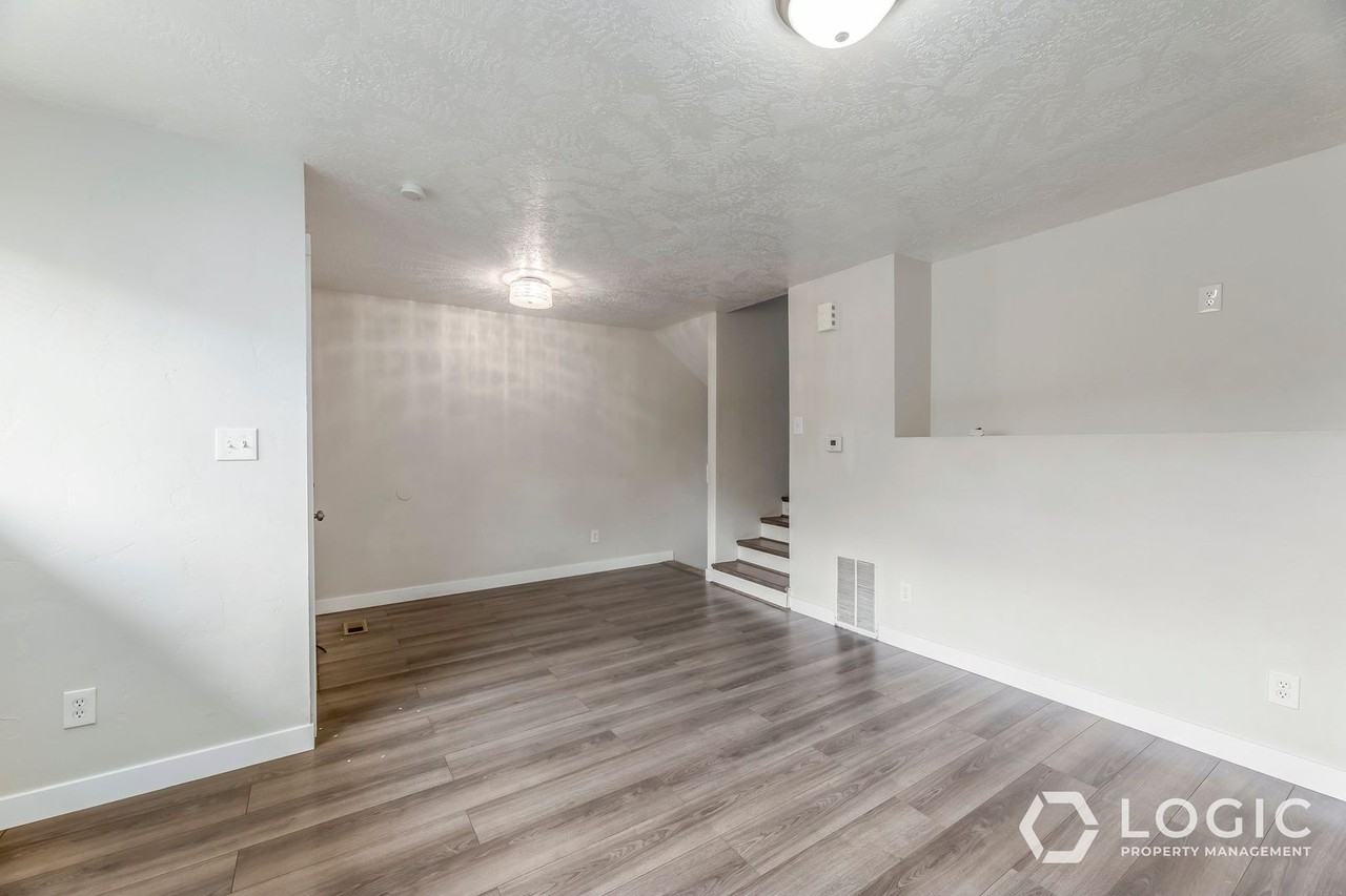 598 W 1975 N - Photo 5 of 20