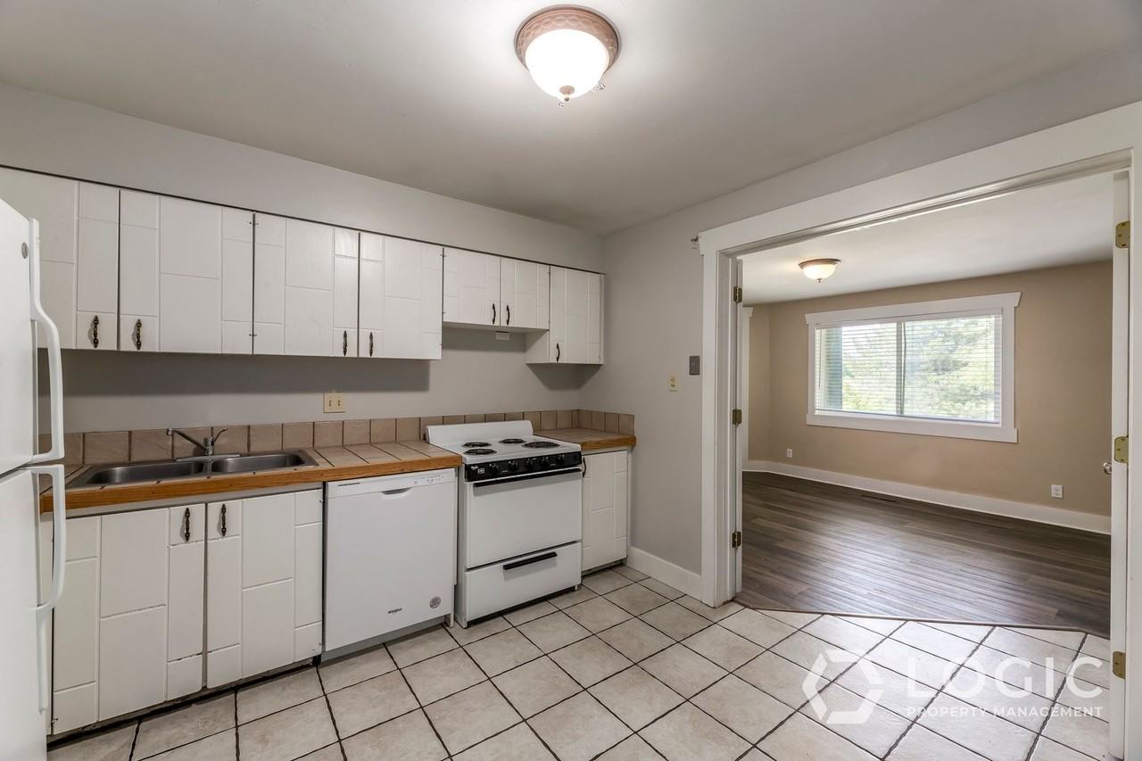 240 E 400 N #35 - Photo 7 of 18