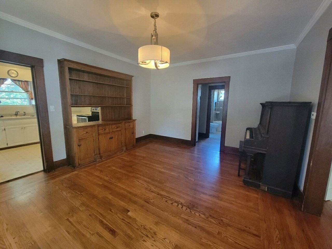 1104 N Institute St - Photo 5 of 12