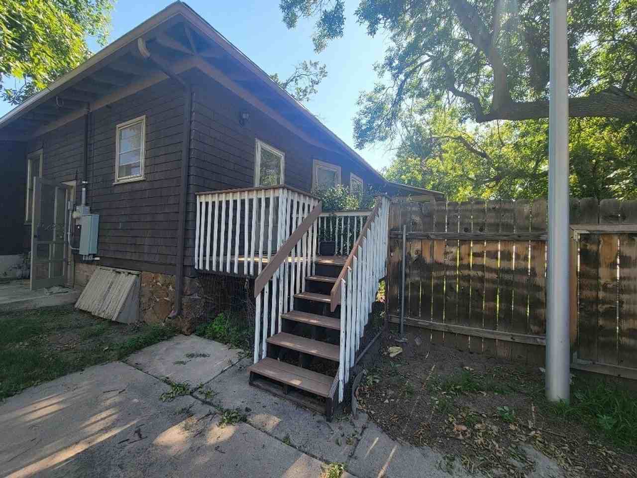 1104 N Institute St - Photo 6 of 12