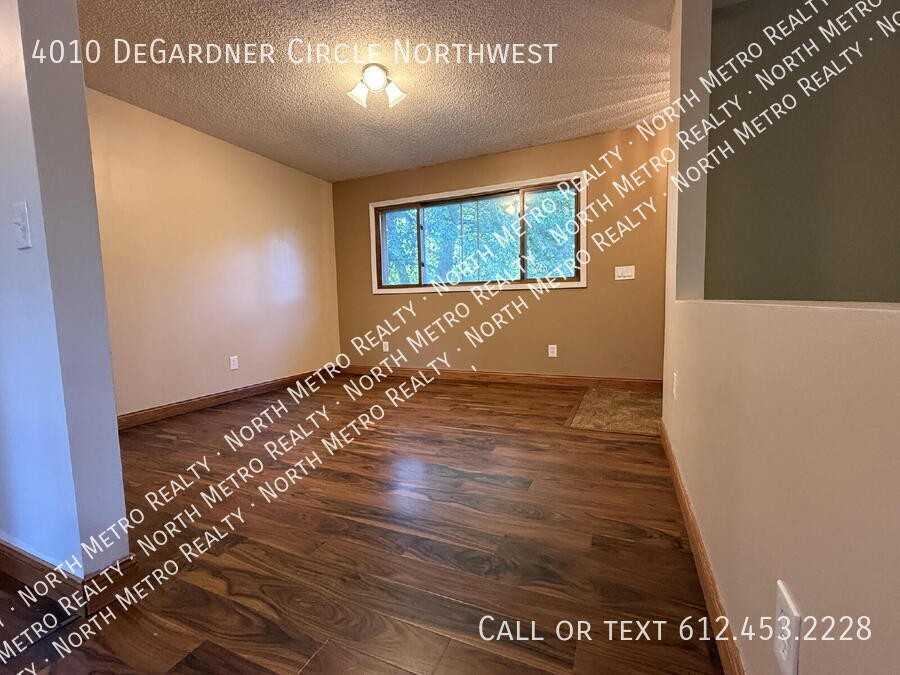 4010 Degardner Cir Nw - Photo 4 of 10