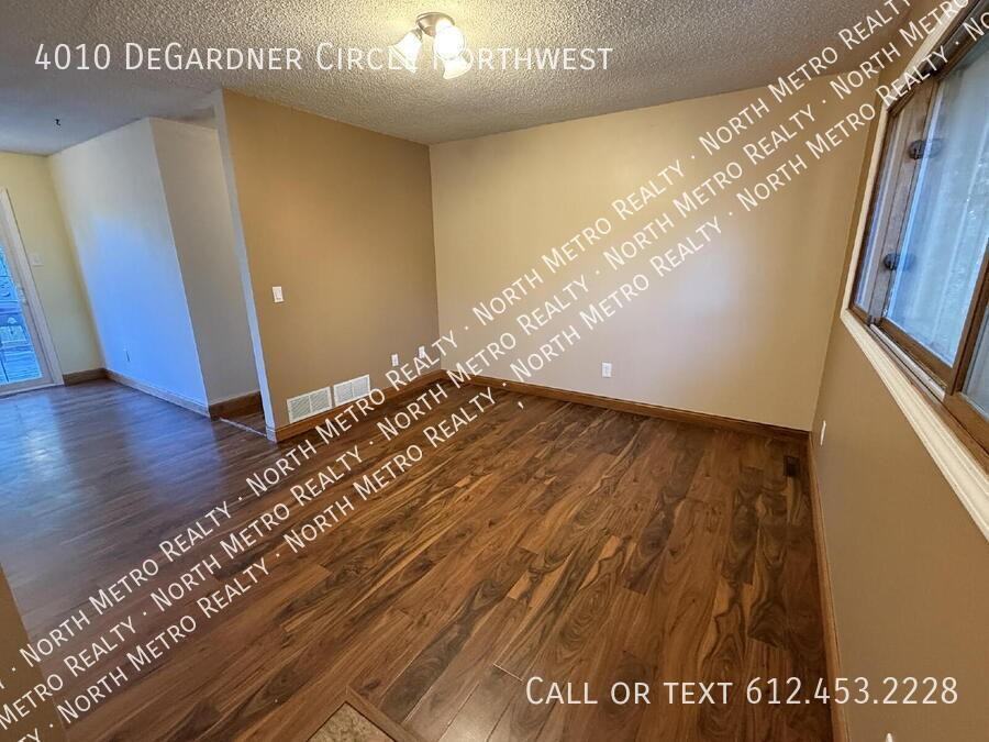 4010 Degardner Cir Nw - Photo 5 of 10
