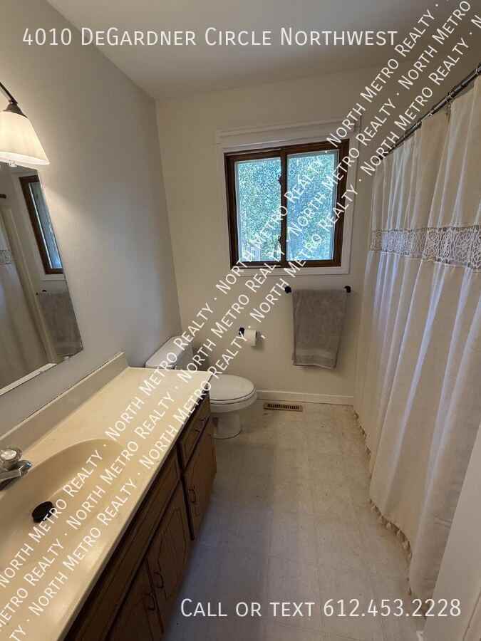 4010 Degardner Cir Nw - Photo 6 of 10
