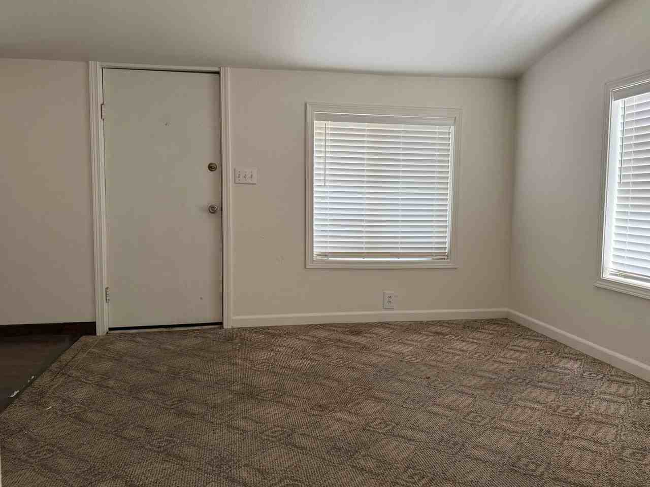 2032 Ne Oswego Ave - Photo 2 of 8