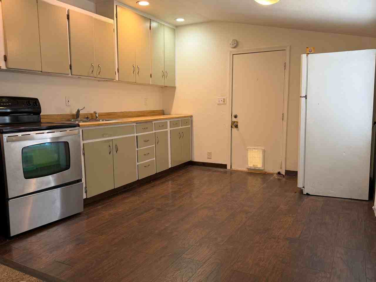 2032 Ne Oswego Ave - Photo 4 of 8