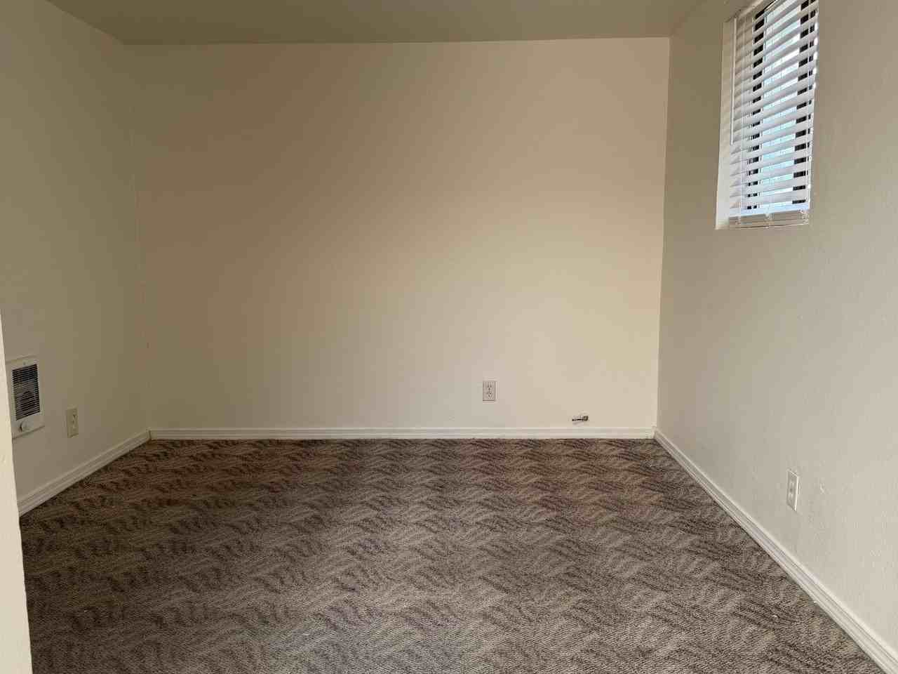 2032 Ne Oswego Ave - Photo 5 of 8
