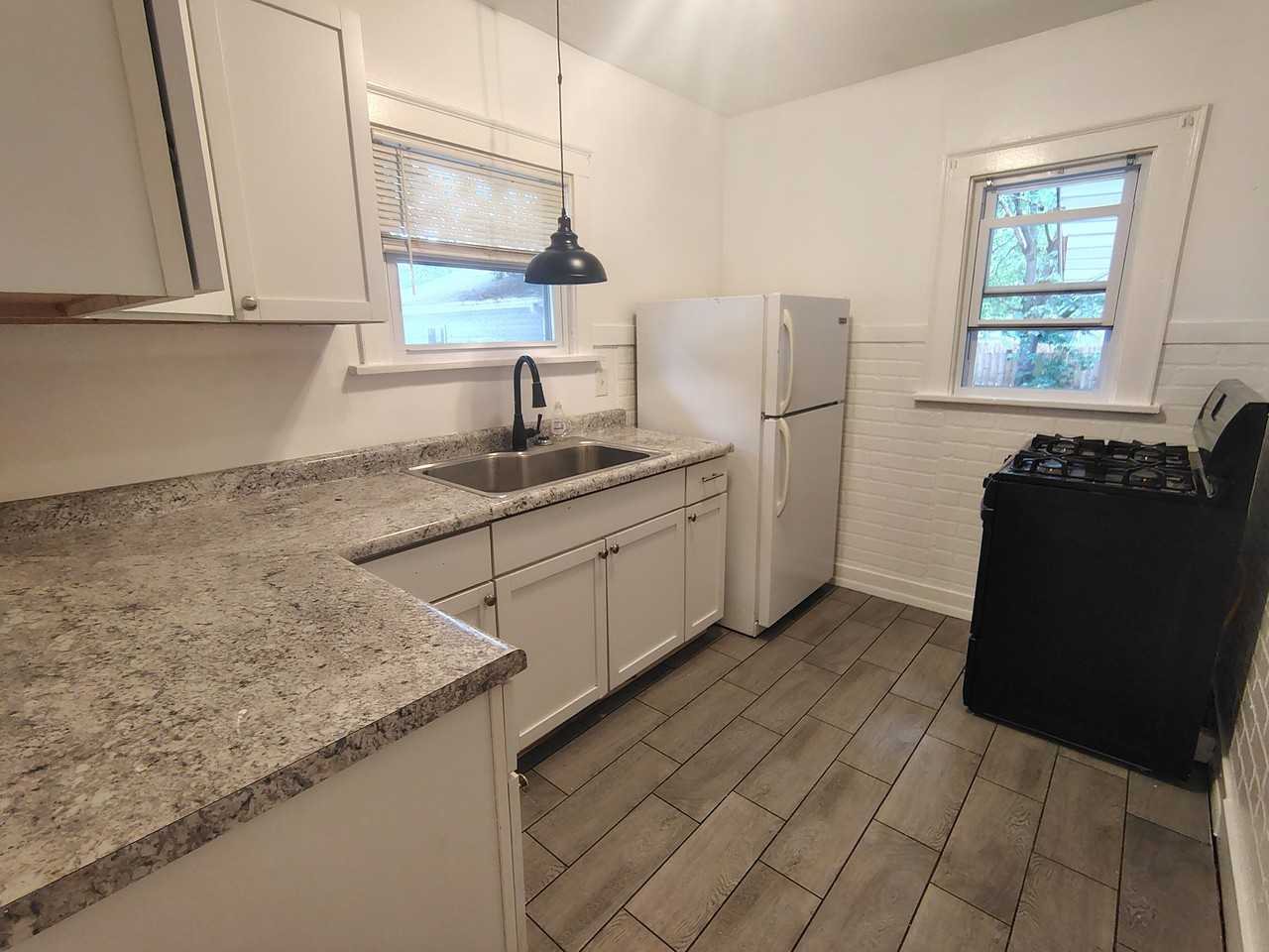 1912 Quincy St - Photo 2 of 7