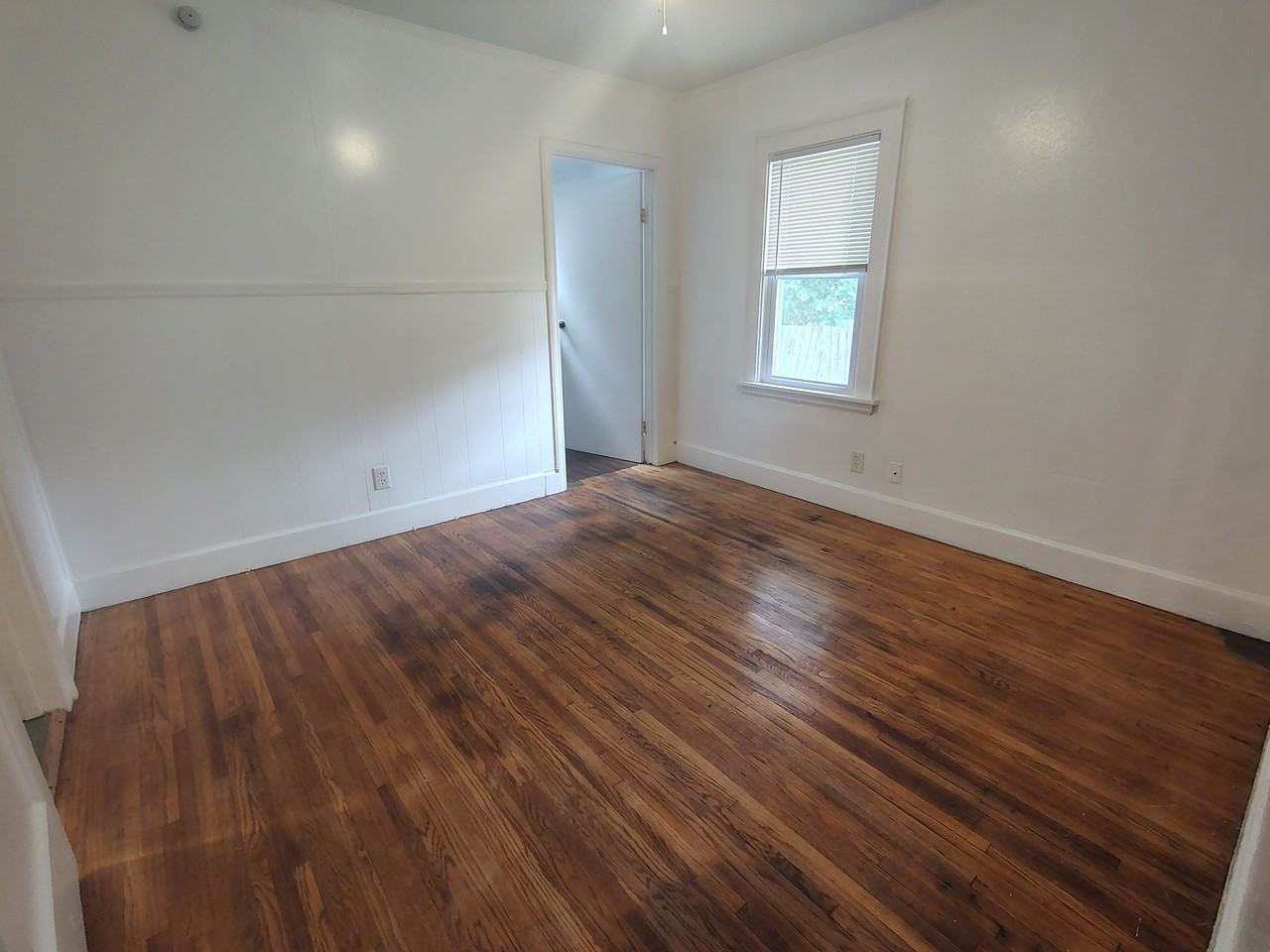 1912 Quincy St - Photo 6 of 7