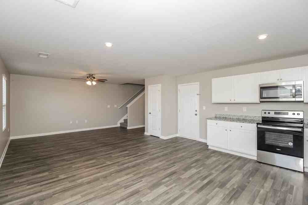 1739 Mary Ave - Photo 4 of 17