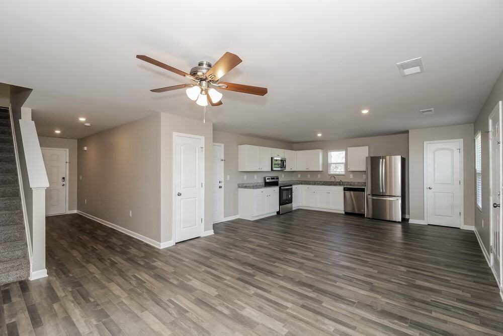 1739 Mary Ave - Photo 5 of 17