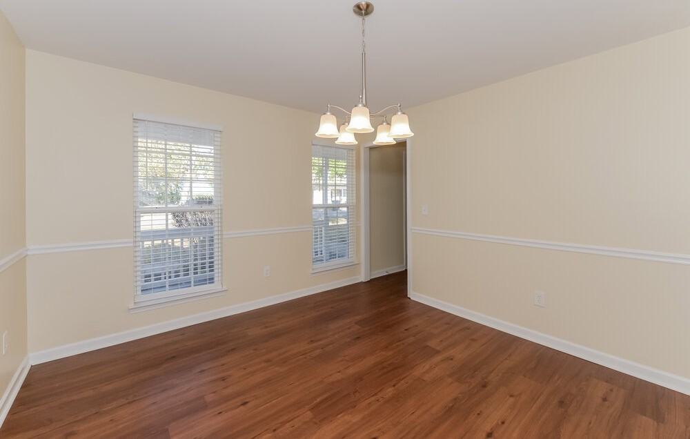 1043 Vanguard Dr - Photo 5 of 17
