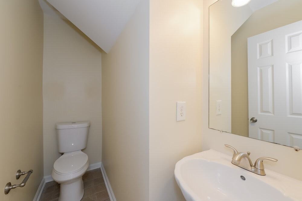 1043 Vanguard Dr - Photo 7 of 17