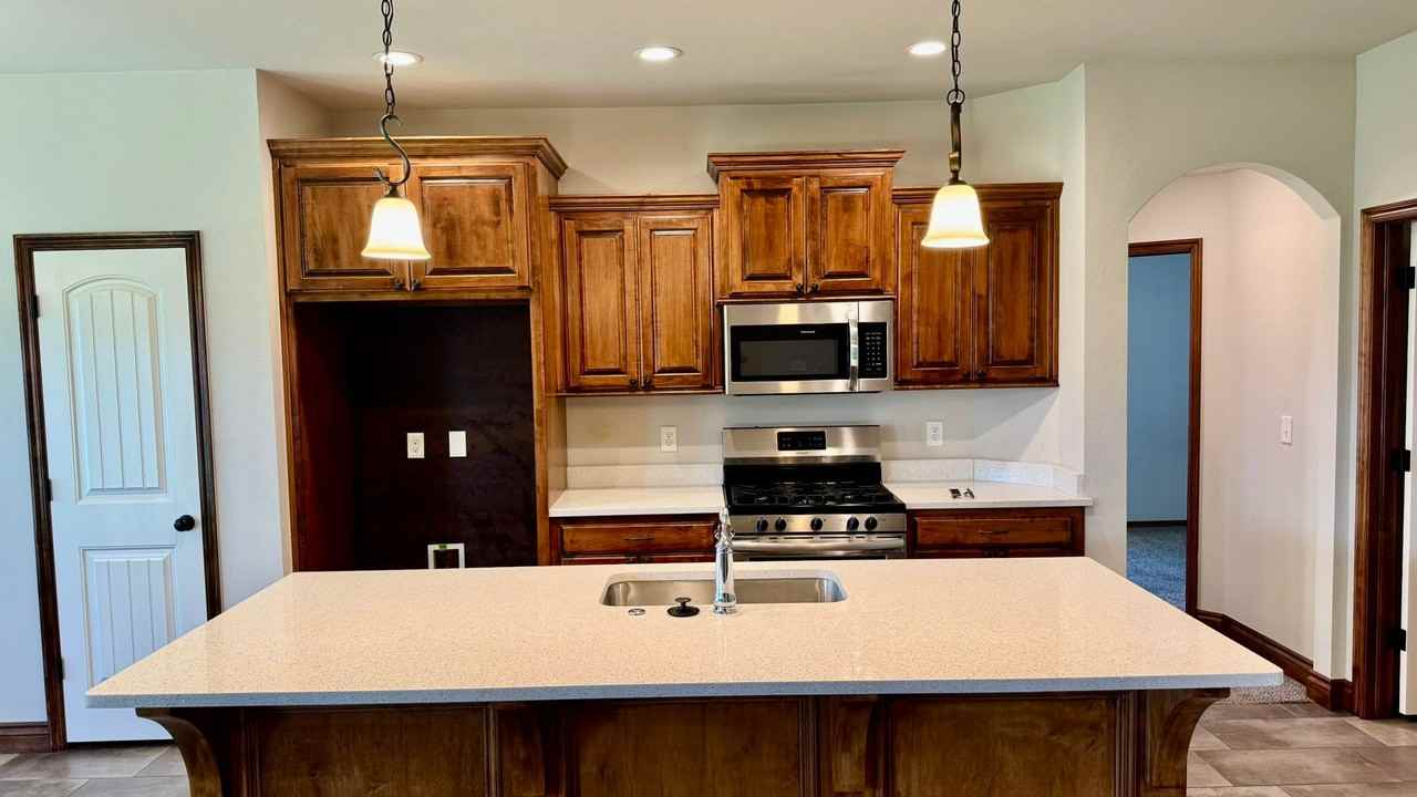 10712 Nw 18th St - Photo 2 of 19