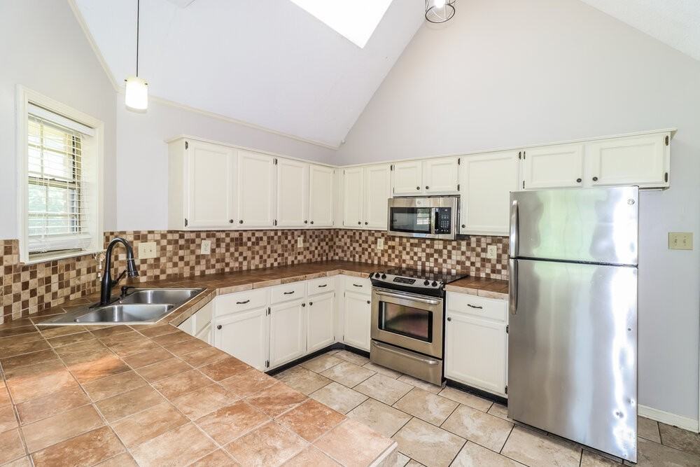 1104 Fox Trace Cv - Photo 7 of 16