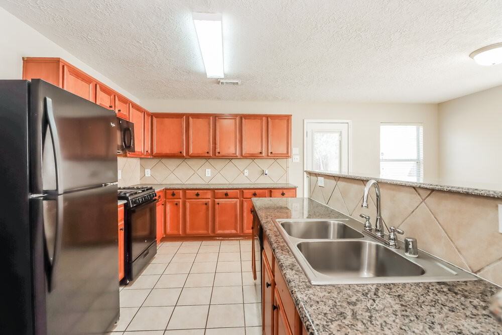 19811 Breezy Cove Ct - Photo 7 of 17