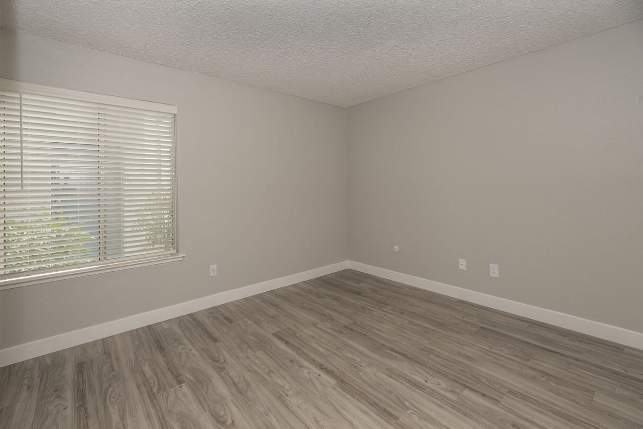 The Everette - Photo 6 of 15