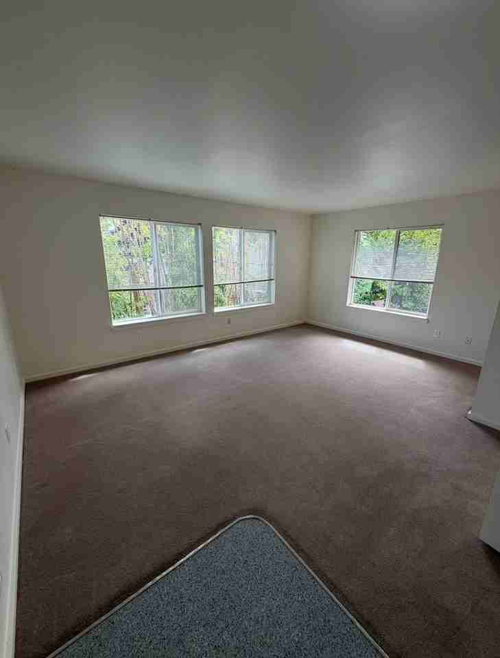 539 Nw 21st St - Photo 4 of 14