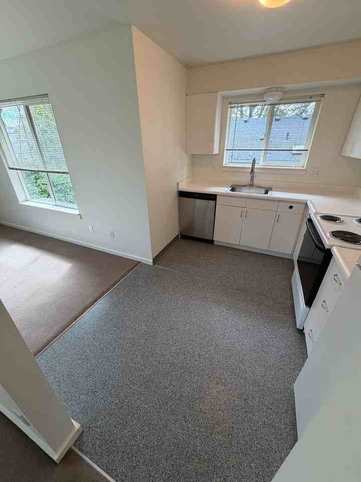 539 Nw 21st St - Photo 7 of 14