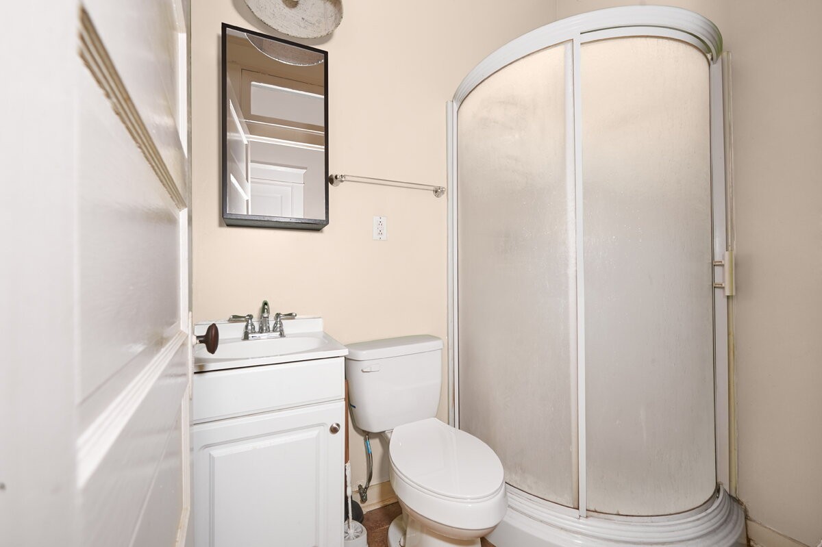 207 N Oak St #A - Photo 3 of 15