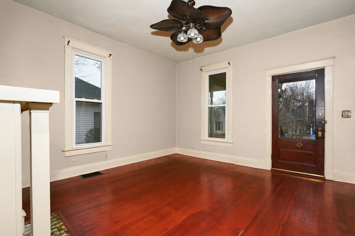 207 N Oak St #A - Photo 5 of 15