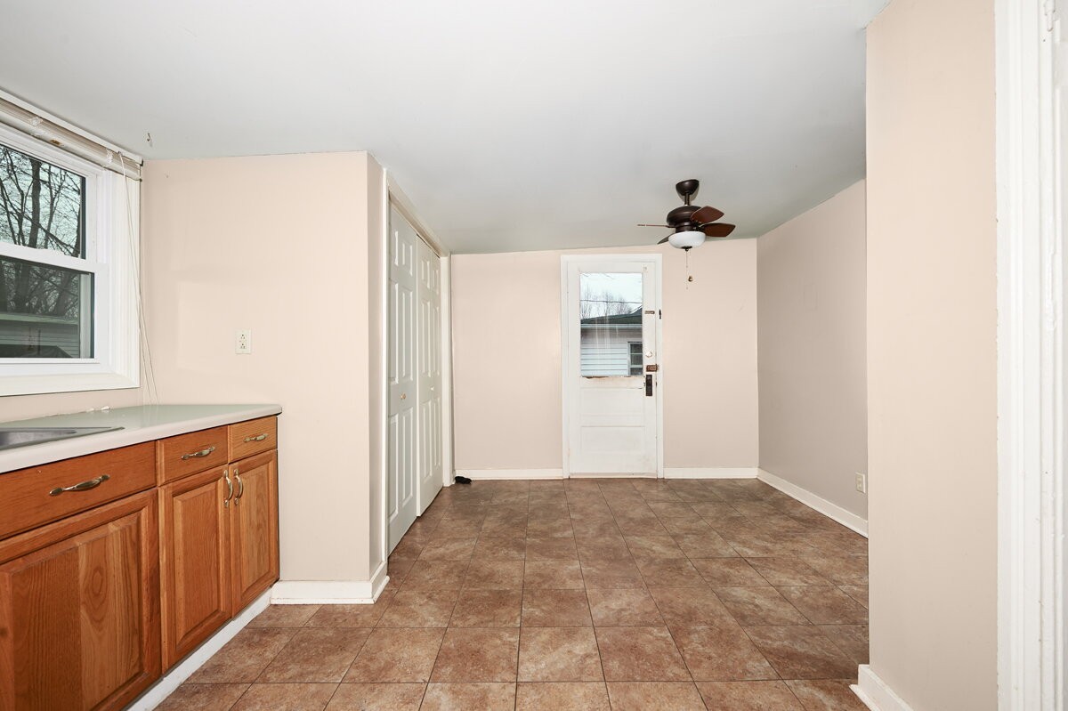 207 N Oak St #A - Photo 7 of 15