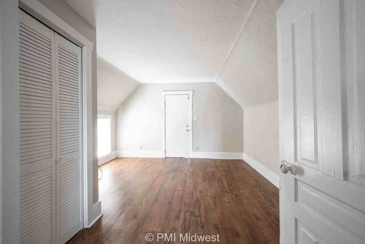 S Webster St - Photo 5 of 25
