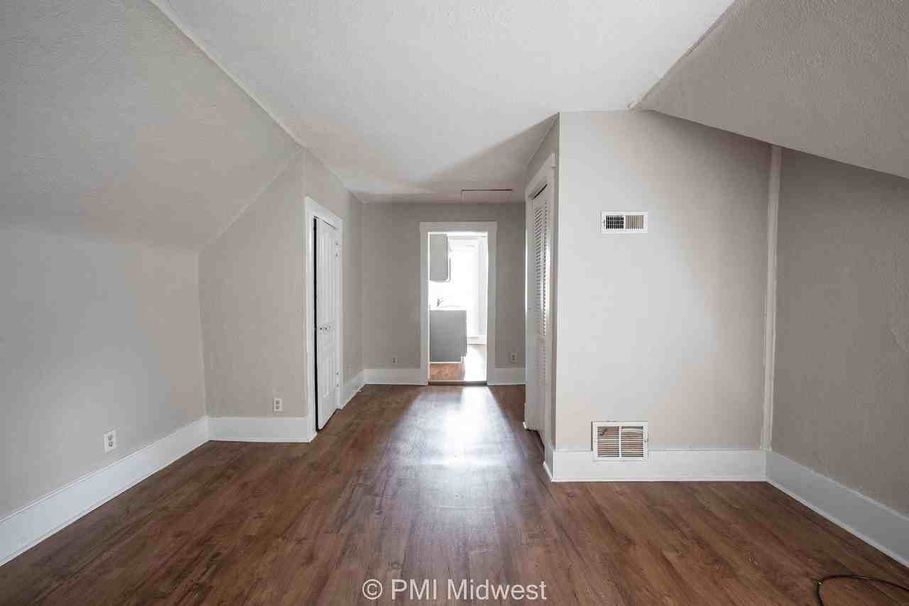 S Webster St - Photo 7 of 25