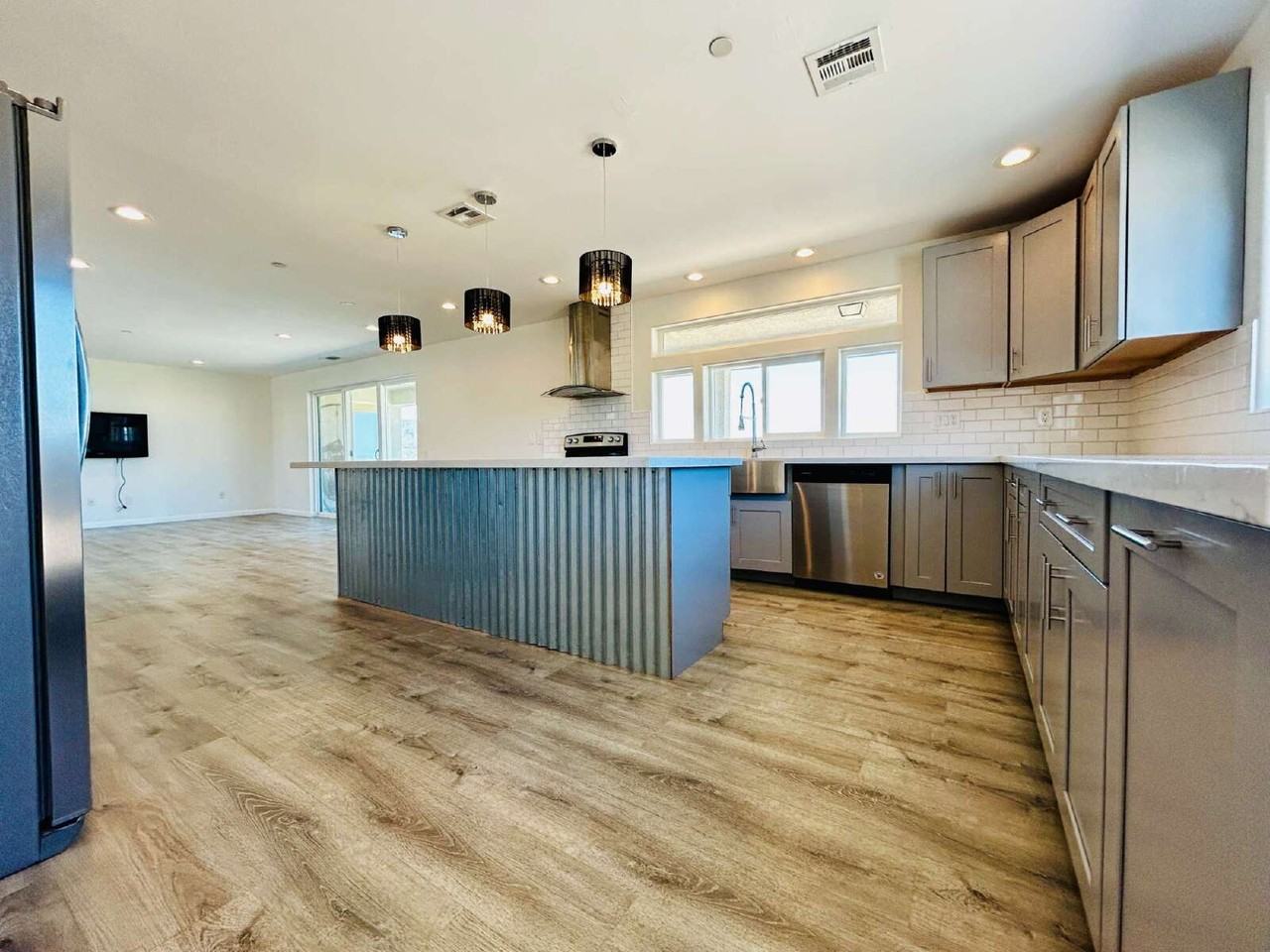 62340 Hacienda Dr - Photo 4 of 49