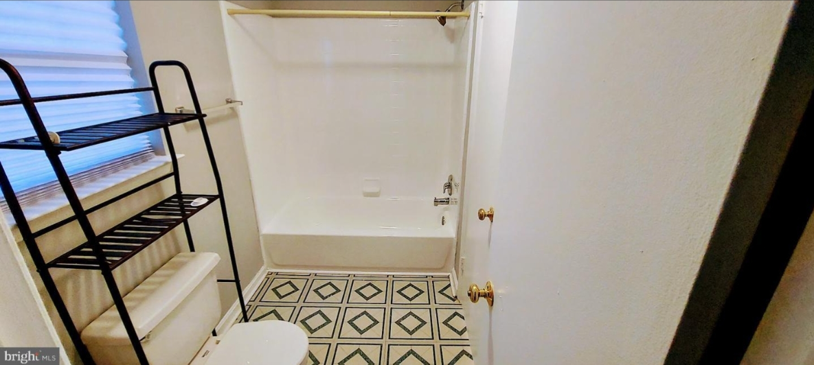 2561 Robinson Pl - Photo 2 of 12
