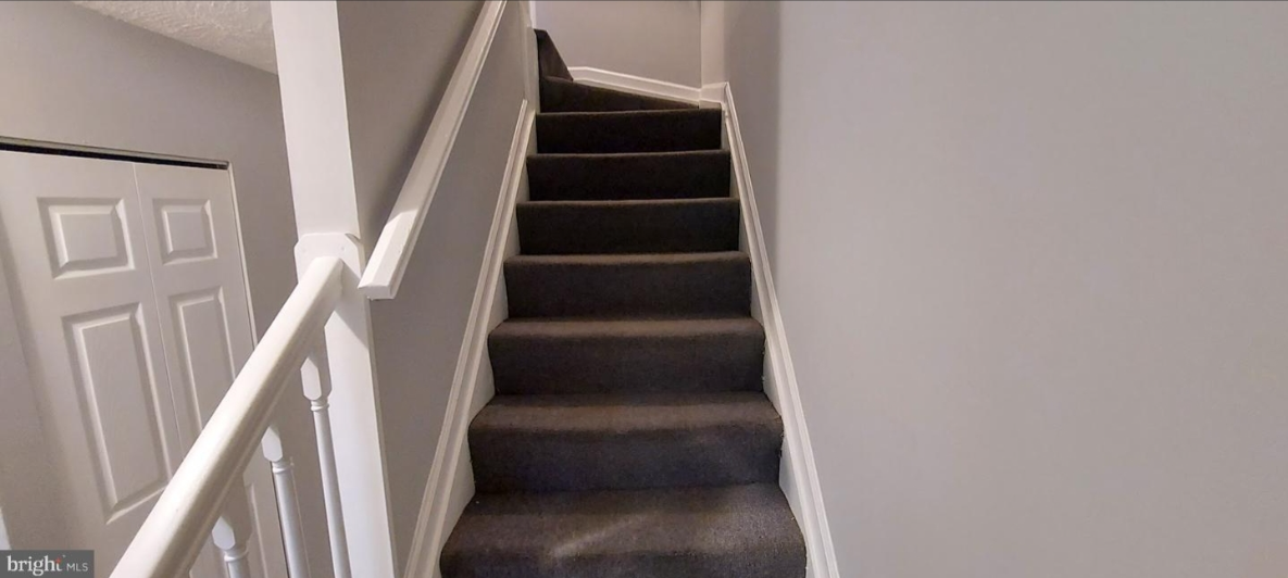 2561 Robinson Pl - Photo 6 of 12