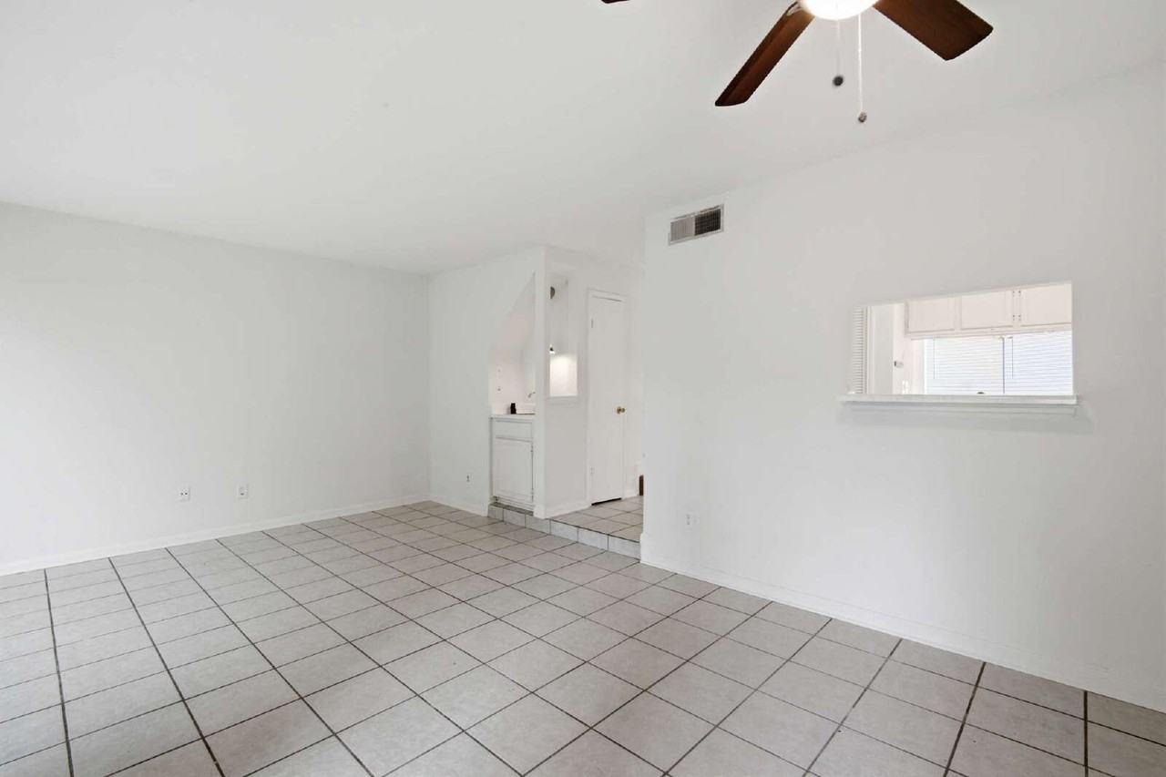 11217 Briar Forest Dr - Photo 3 of 20