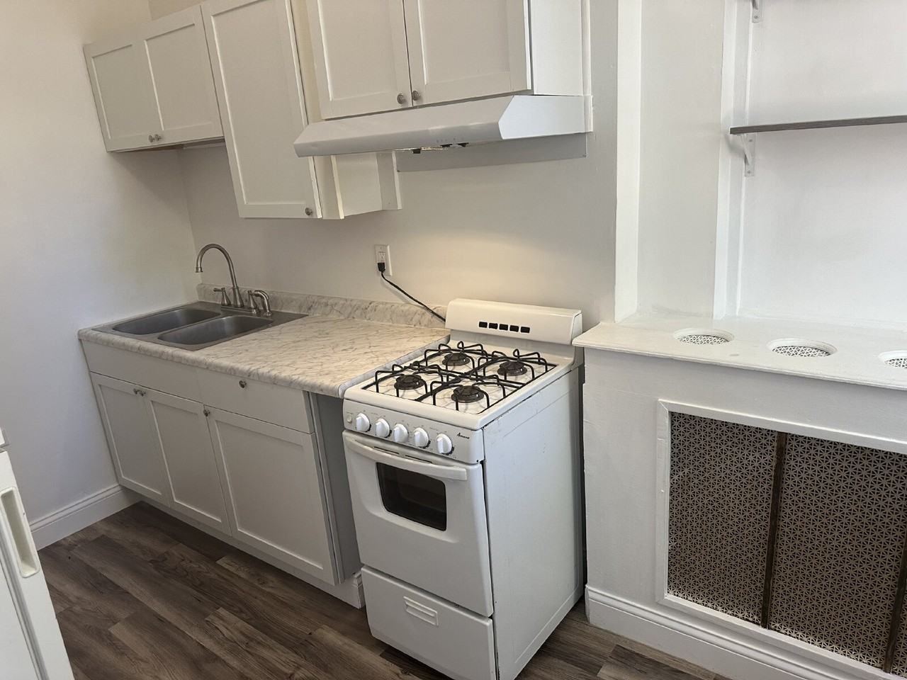 115 E 3rd St - Photo 6 of 8