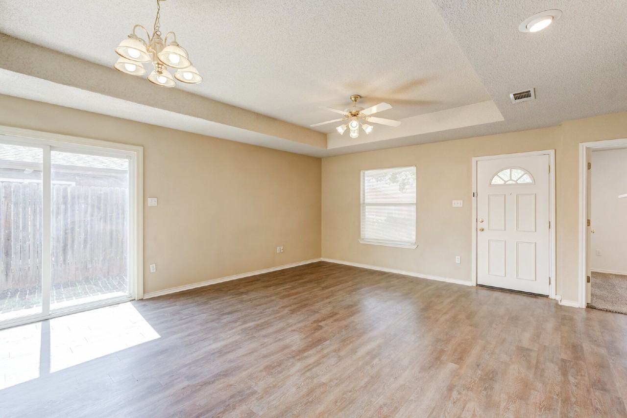 3414 97th St - Photo 4 of 35