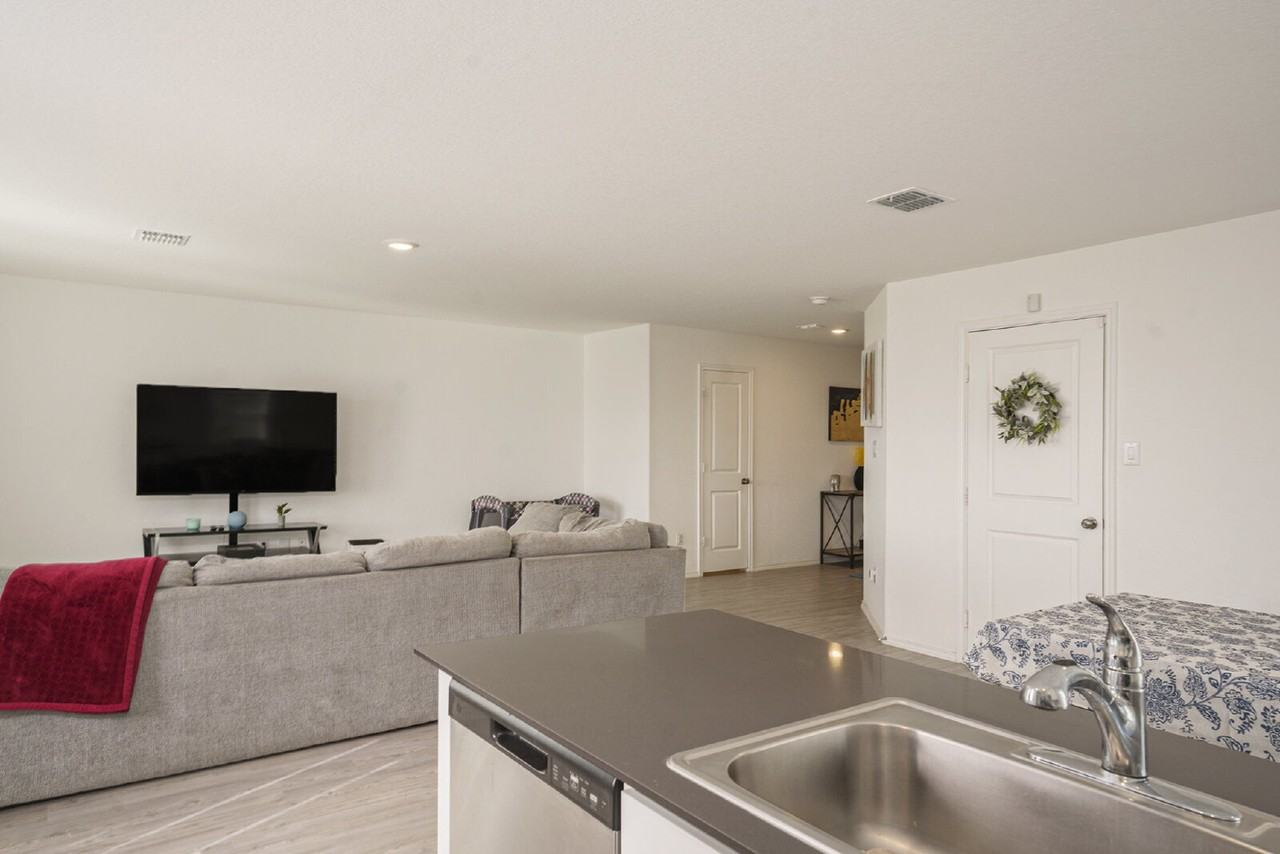6668 Cibolo Spgs - Photo 4 of 19
