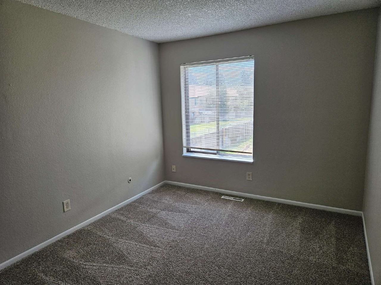 12174 E Kepner Pl - Photo 7 of 9