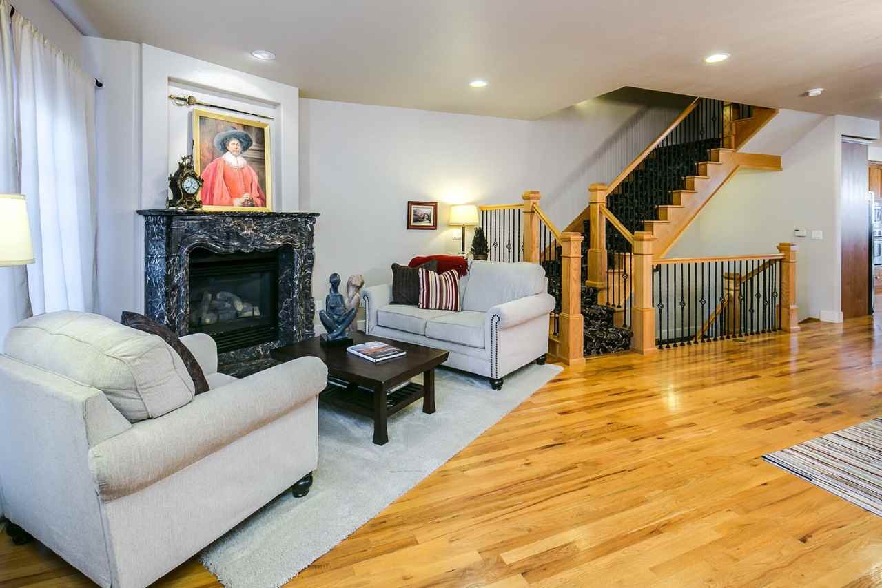 581 S Downing St - Photo 3 of 32