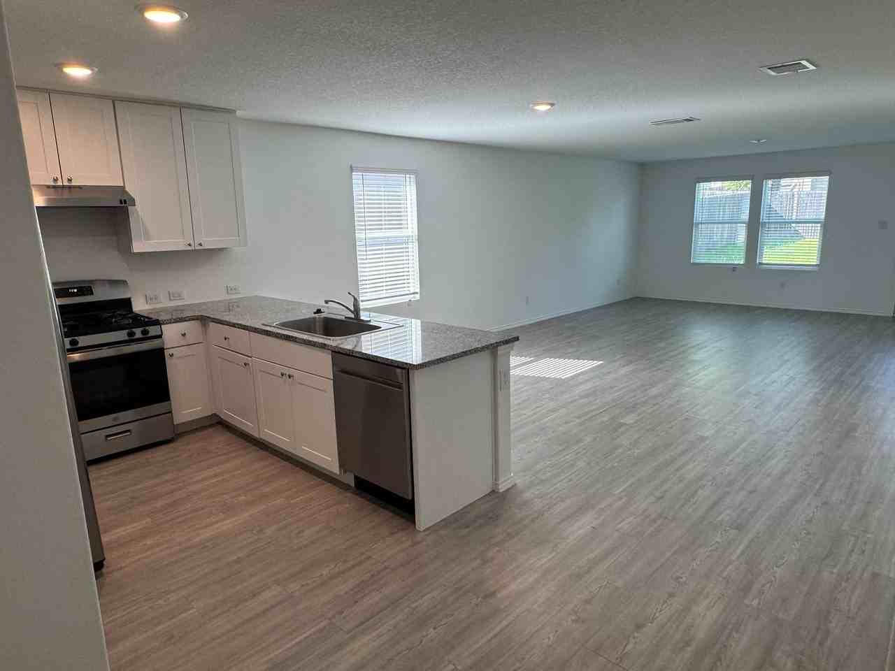 15111 Greenfield Ml - Photo 4 of 26