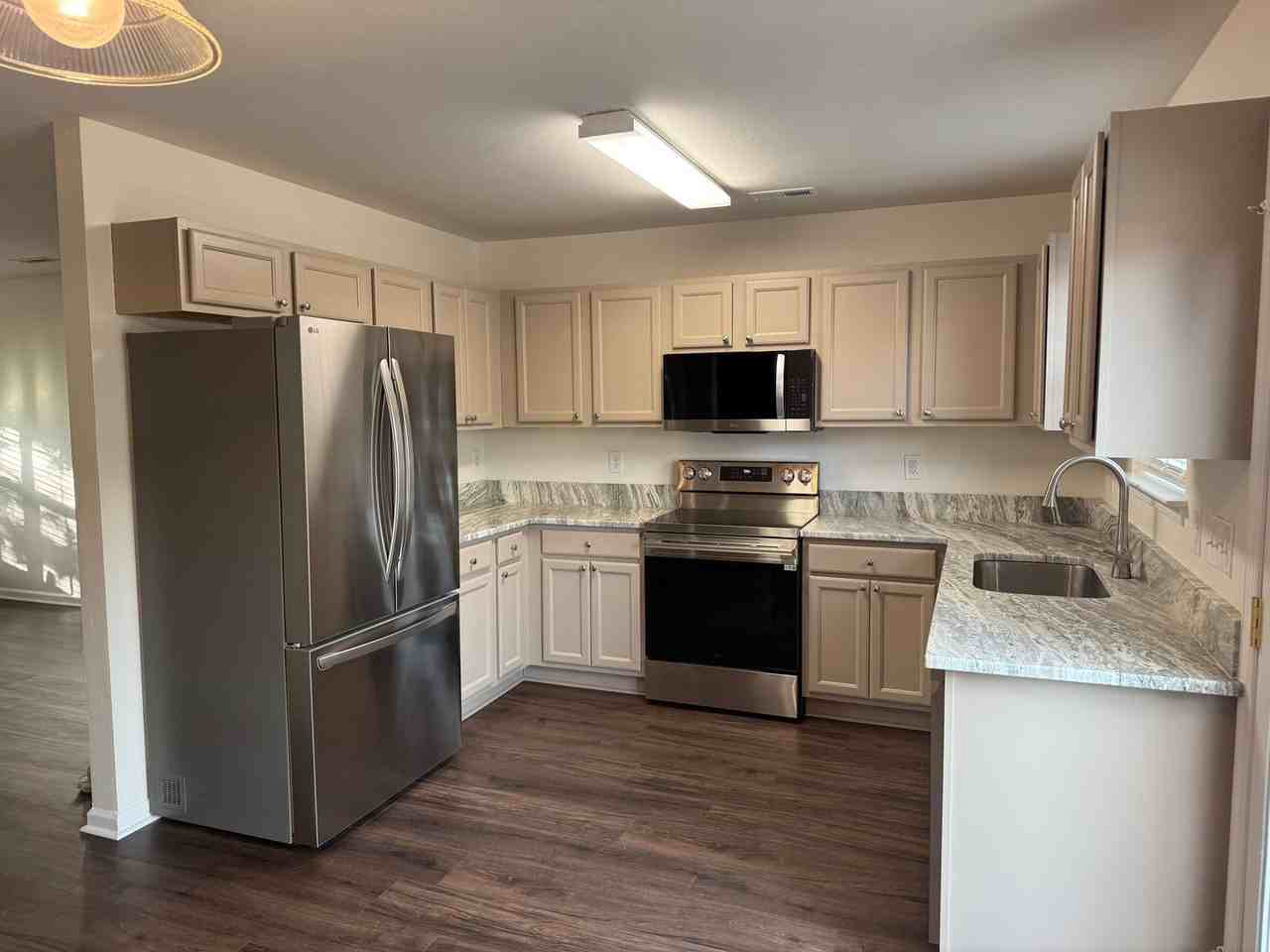 3928 Glory St - Photo 2 of 13