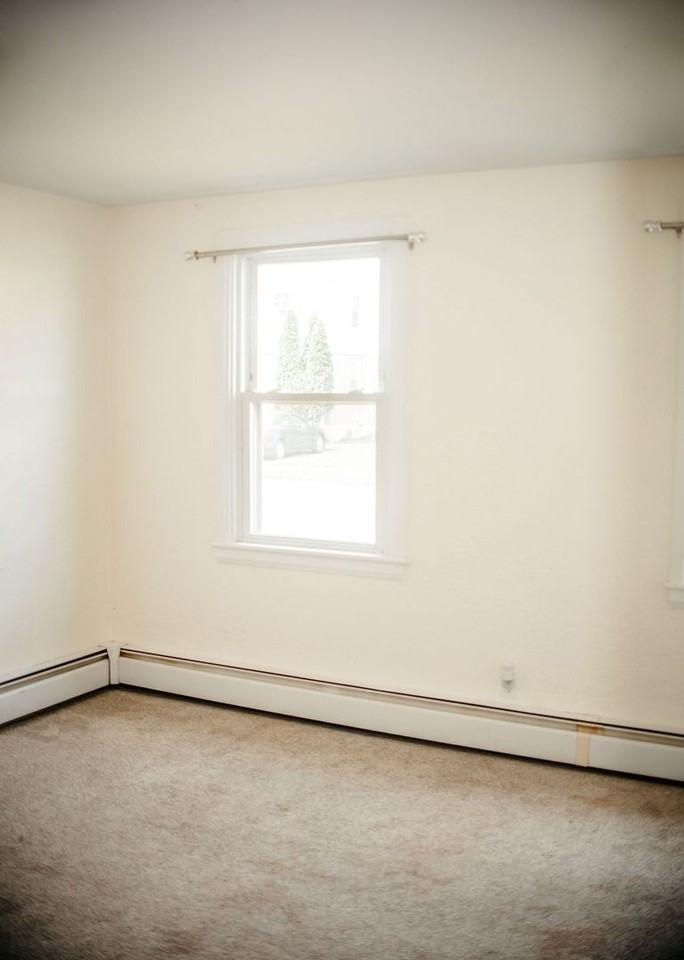 1078 Kelly Dr - Photo 3 of 22