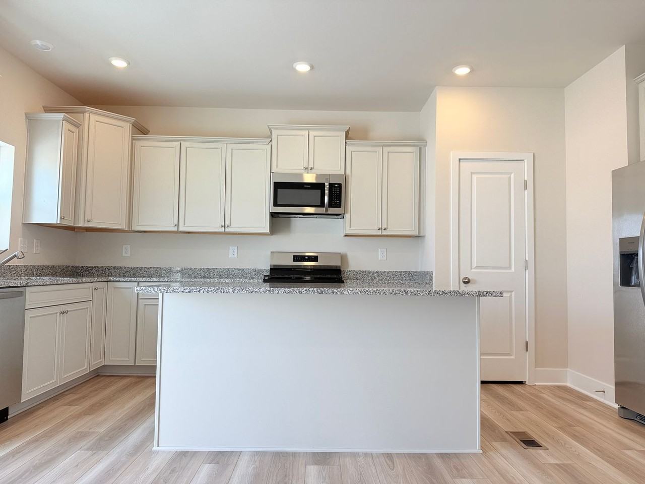 29894 Bankert Dr - Photo 4 of 16