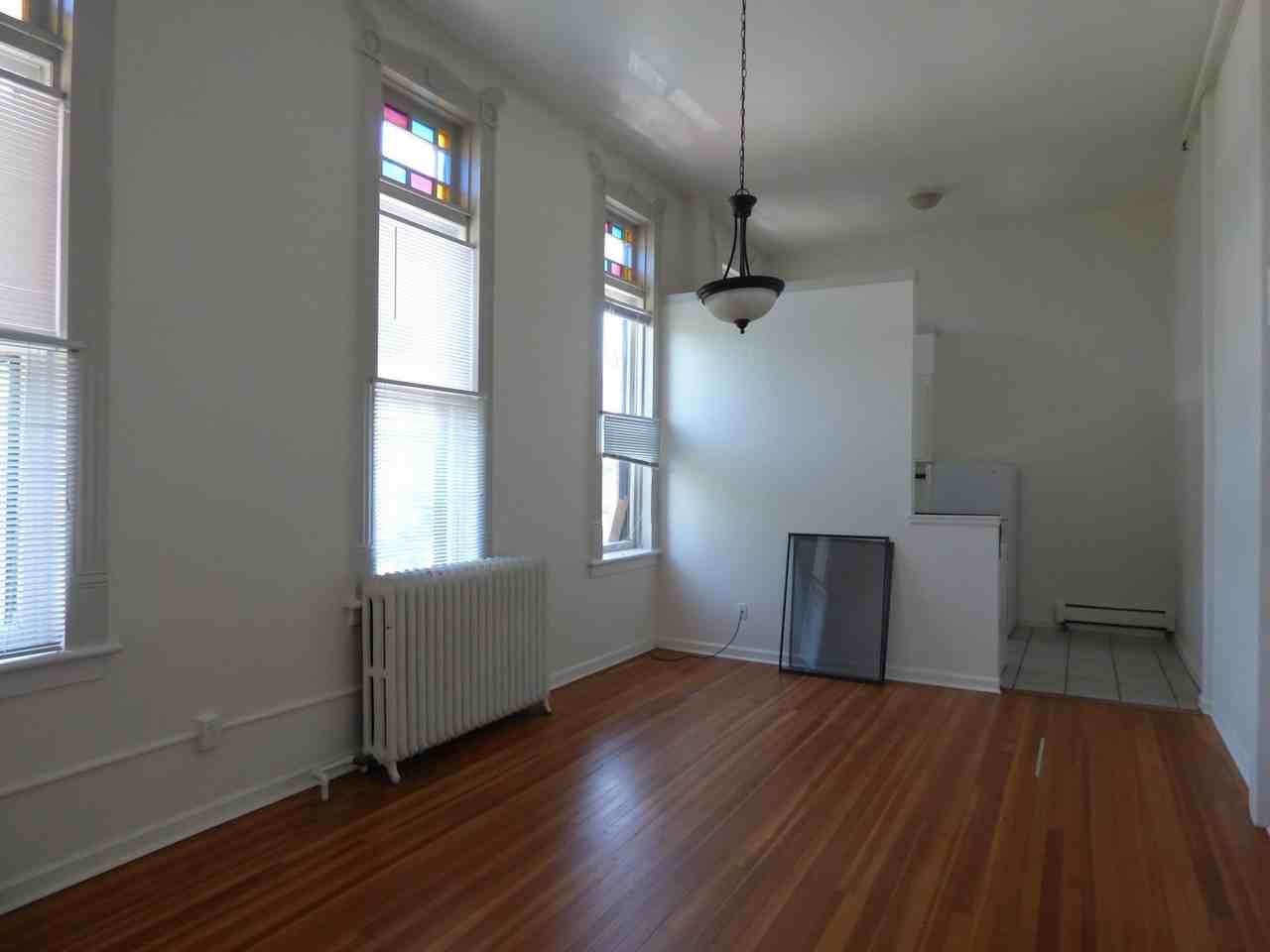 546 Atwood Street - Photo 4 of 10
