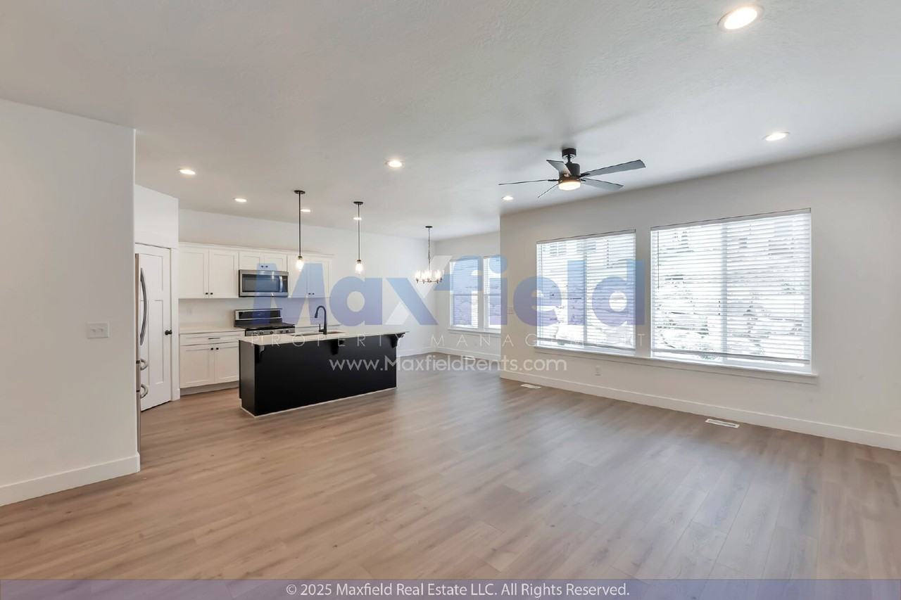 1451 N Sage Dr - Photo 2 of 34