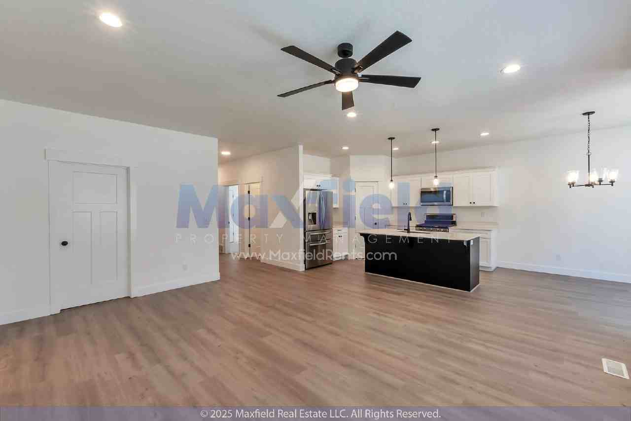 1451 N Sage Dr - Photo 3 of 34